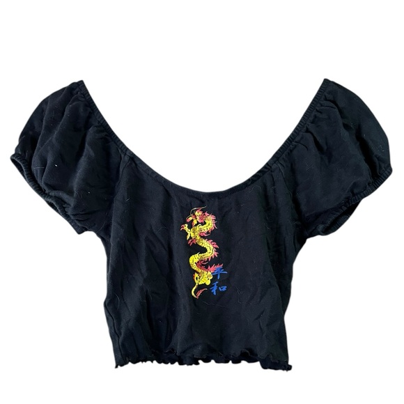 🦩5/$30🦩 Dragon Off Shoulder Crop Top - Picture 1 of 3